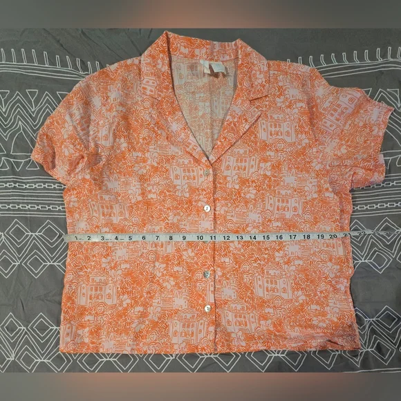 Cynthia Rowley Boxy Floral and Building Coral Top Size Medium - Picture 3 of 5